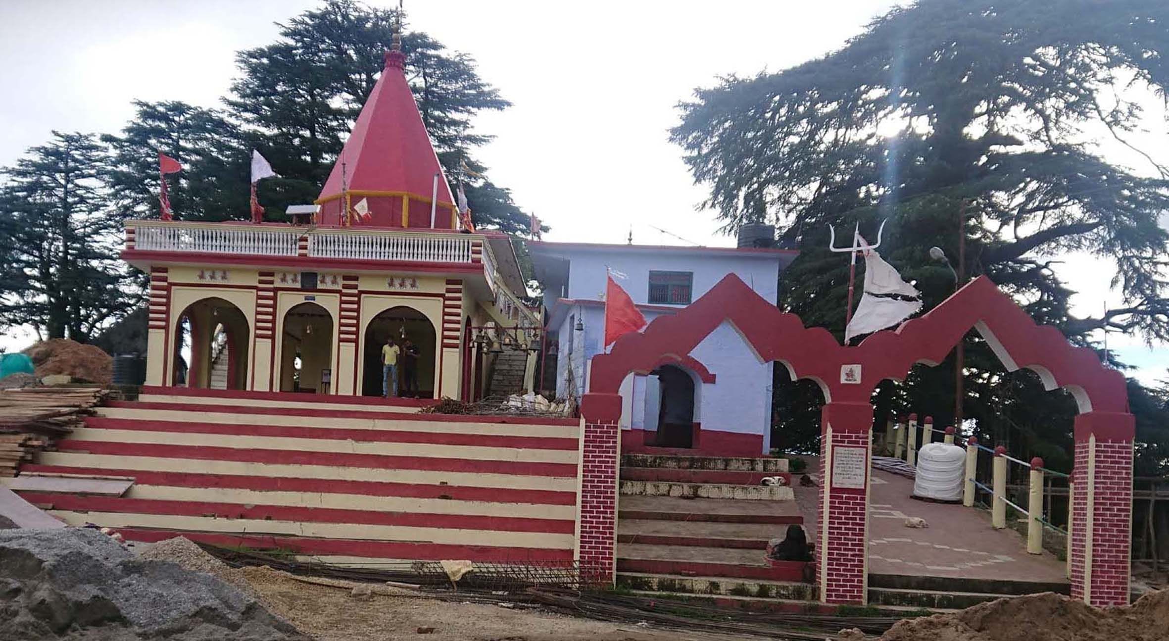 देवीधुरा का मां बाराही धाम का मंदिर। देवीधुरा का मां बाराही धाम का मंदिर।
