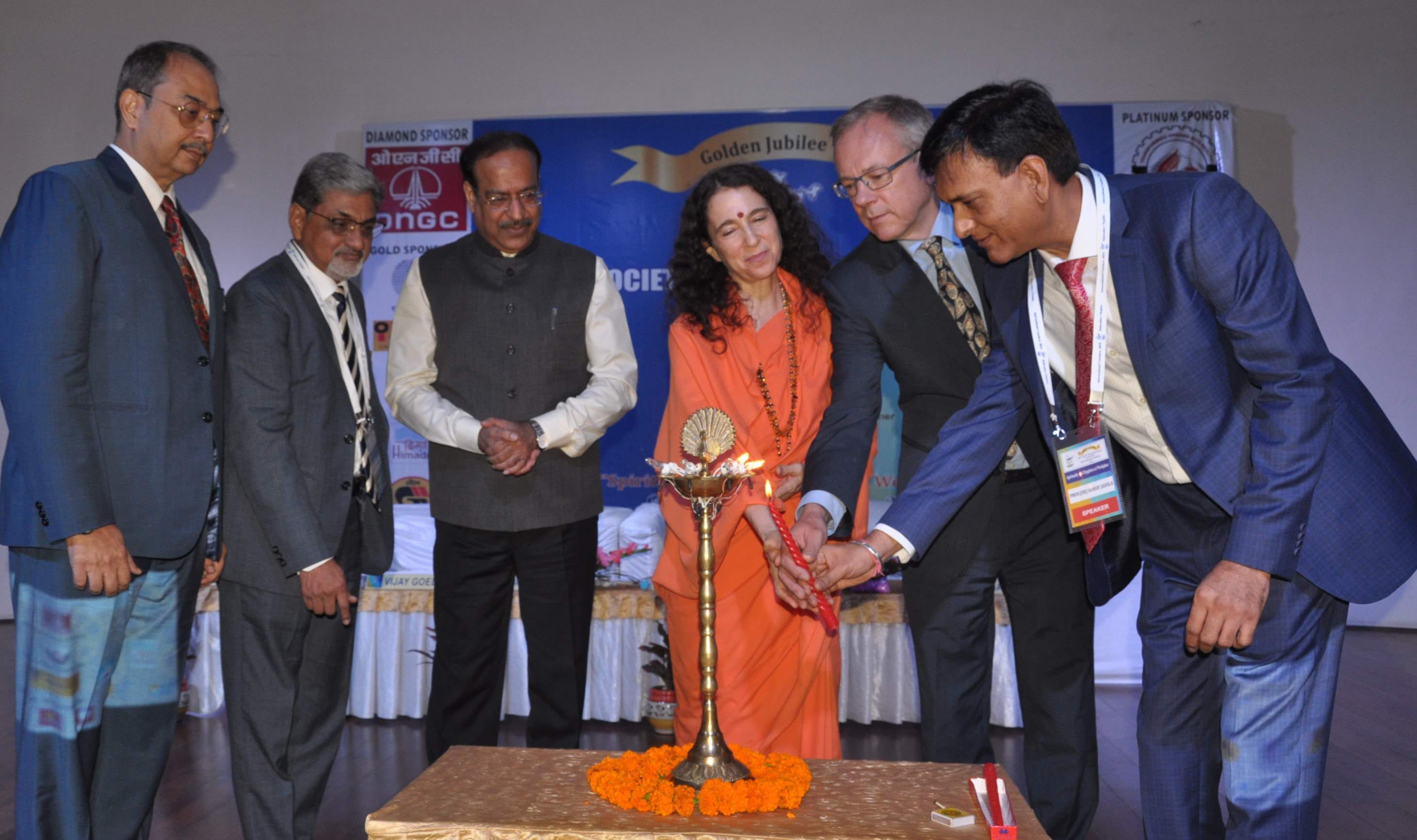 ग्राफिक एरा हिल यूनिवर्सिटी के सभागार में 'स्प्रिचुअलिटि एंड हैपीनेस वर्कप्लेस' पर आयोजित सेमीन ग्राफिक एरा हिल यूनिवर्सिटी के सभागार में 'स्प्रिचुअलिटि एंड हैपीनेस वर्कप्लेस' पर आयोजित सेमीन
