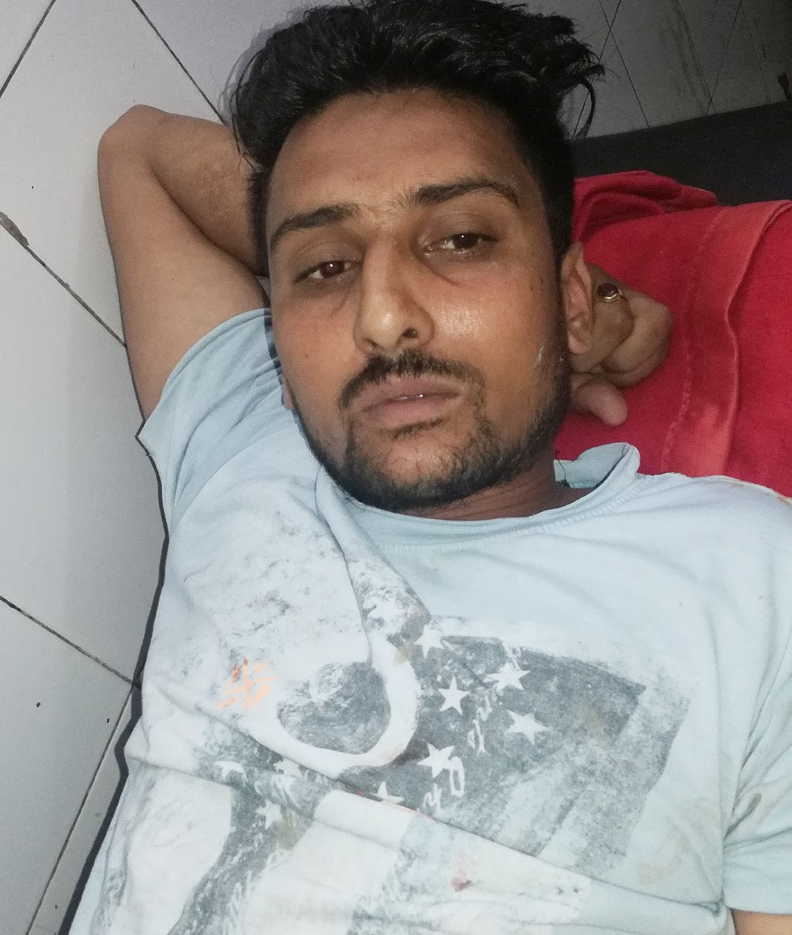 11बी - गोली लगने से घायल तरवेंद्र उर्फ मोहित निवासी मवाना खुर्द। (मवाना) 11बी - गोली लगने से घायल तरवेंद्र उर्फ मोहित निवासी मवाना खुर्द। (मवाना)