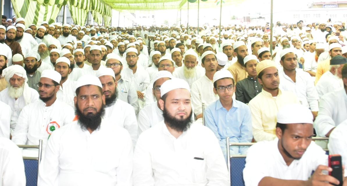 दारुल: उलूम देवबंद में स्वतंत्रता दिवस पर जश्न ए आजादी कार्यक्रम में मौजूद छात्र, उलमा और अन्य लो? दारुल: उलूम देवबंद में स्वतंत्रता दिवस पर जश्न ए आजादी कार्यक्रम में मौजूद छात्र, उलमा और अन्य लो?