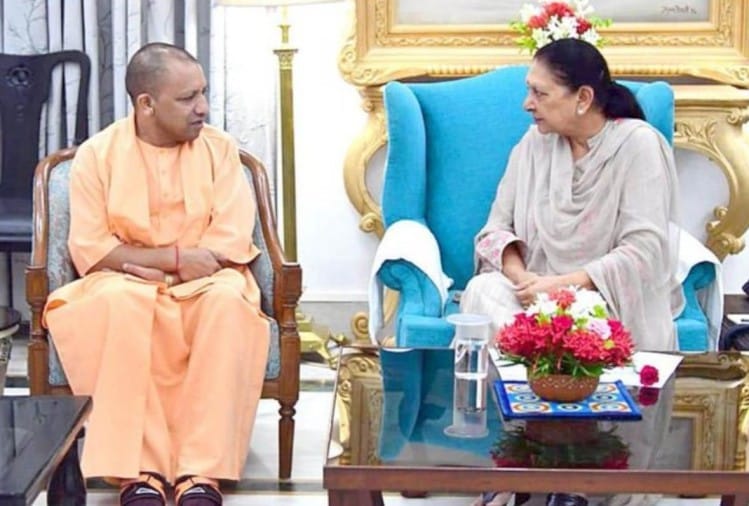 मुख्यमंत्री योगी आदित्यनाथ व राज्यपाल आनंदीबेन