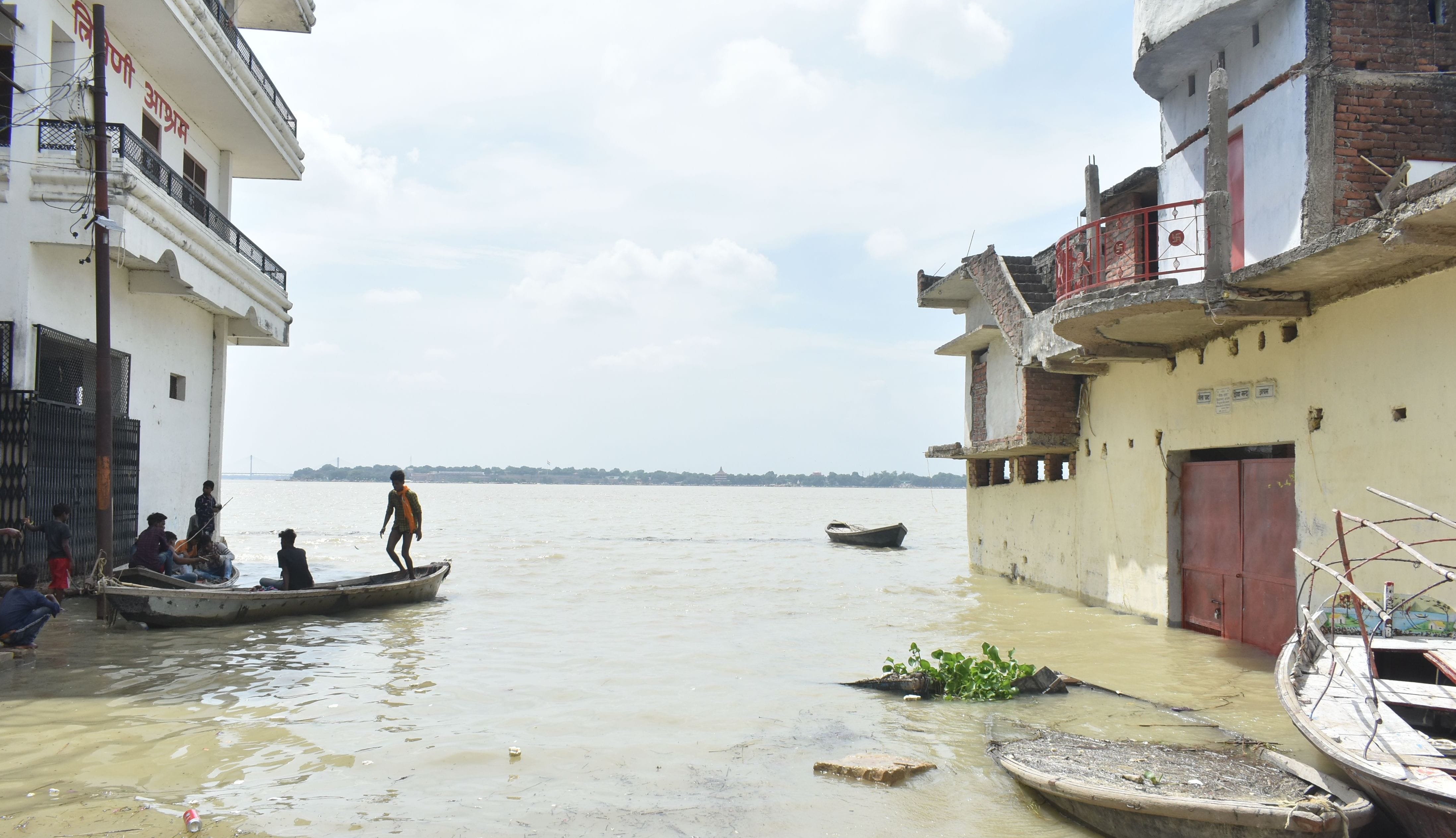 Ganges-Yamuna, latte Hanuman temple flooded