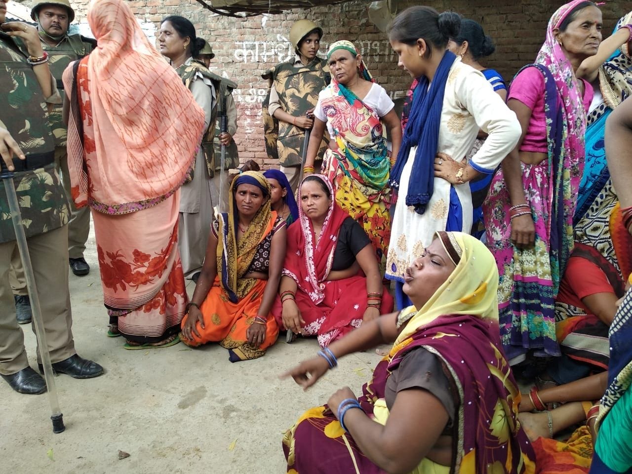Conflict between women and police, four police personnel injured in stone pelting Conflict between women and police, four police personnel injured in stone pelting