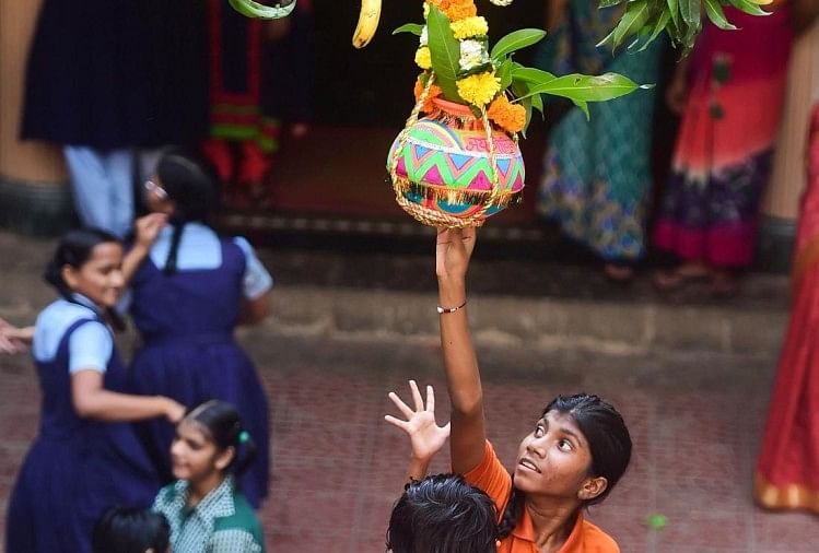देशभर में दही-हांडी की धूम, जानिए कैसे शुरू हुई थी ये खास परंपरा दही-हांडी उत्सव