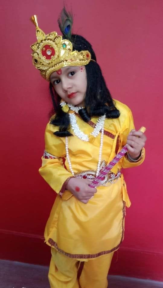 चंपावत में श्रीकृष्ण का रूप धरे मल्लिकार्जुन स्कूल के छात्र तनिष्क मौनी। चंपावत में श्रीकृष्ण का रूप धरे मल्लिकार्जुन स्कूल के छात्र तनिष्क मौनी।