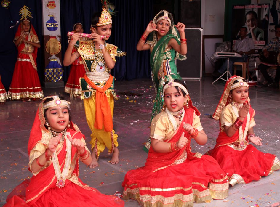 माउंट लिटरा स्कूल में श्रीकृष्ण जन्माष्टमी पर आयोजित कार्यक्रम में सांस्कृतिक प्रस्तुति देते ? माउंट लिटरा स्कूल में श्रीकृष्ण जन्माष्टमी पर आयोजित कार्यक्रम में सांस्कृतिक प्रस्तुति देते ?
