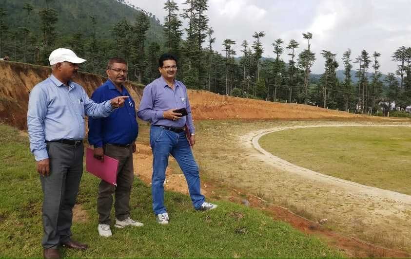लोहाघाट के छमनियांचौड में निर्माणाधीन स्टेडियम को अधिकारियों के साथ स्थलीय निरीक्षण करते एसडी? लोहाघाट के छमनियांचौड में निर्माणाधीन स्टेडियम को अधिकारियों के साथ स्थलीय निरीक्षण करते एसडी?