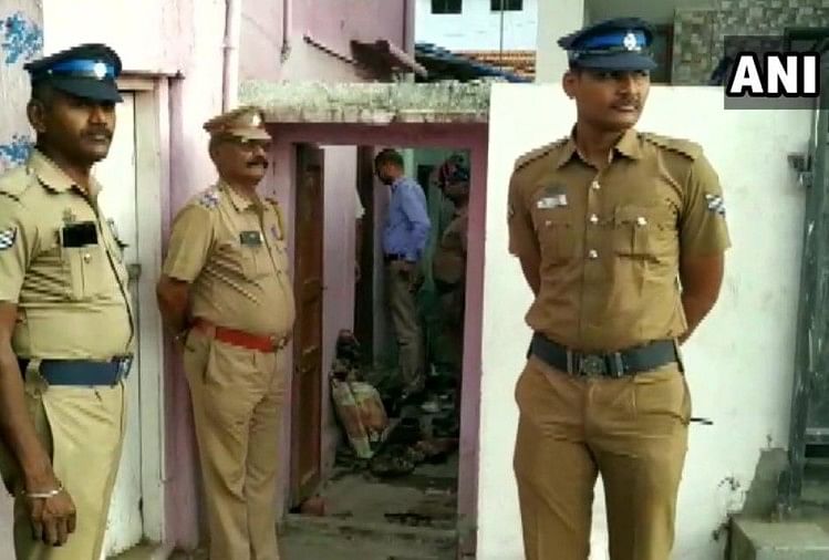 तमिलनाडु में पांच स्थानों पर छापा