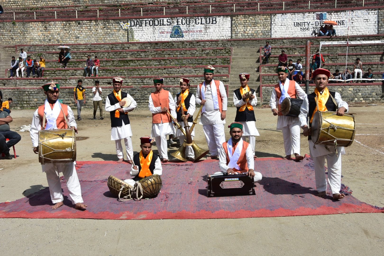 पदम छात्र स्कूल में अंडर 19 खेलकूद प्रतियोगिता के दौरान सांस्कृतिक कार्यक्रम पेश करते सांस्कृति?