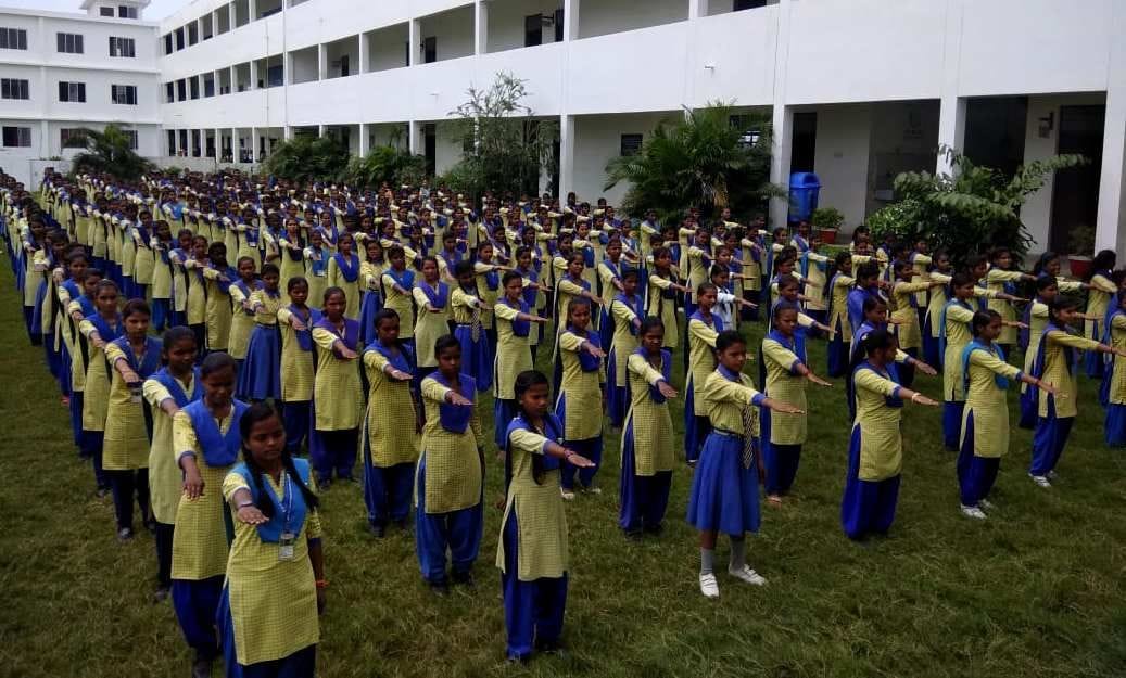 मार्टीनगंज के ओमप्रकाश मिश्र इंटर कालेज फिट डंडिया के तहत शपथ लेती छात्राएं। मार्टीनगंज के ओमप्रकाश मिश्र इंटर कालेज फिट डंडिया के तहत शपथ लेती छात्राएं।