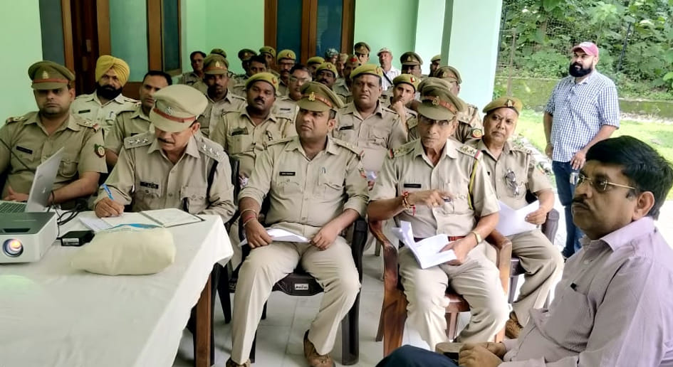 वन विभाग के मोहंड गेस्ट हाउस में ट्रेनिंग कैंप में मौजूद वन संरक्षक और रेंज अधिकारी वन विभाग के मोहंड गेस्ट हाउस में ट्रेनिंग कैंप में मौजूद वन संरक्षक और रेंज अधिकारी