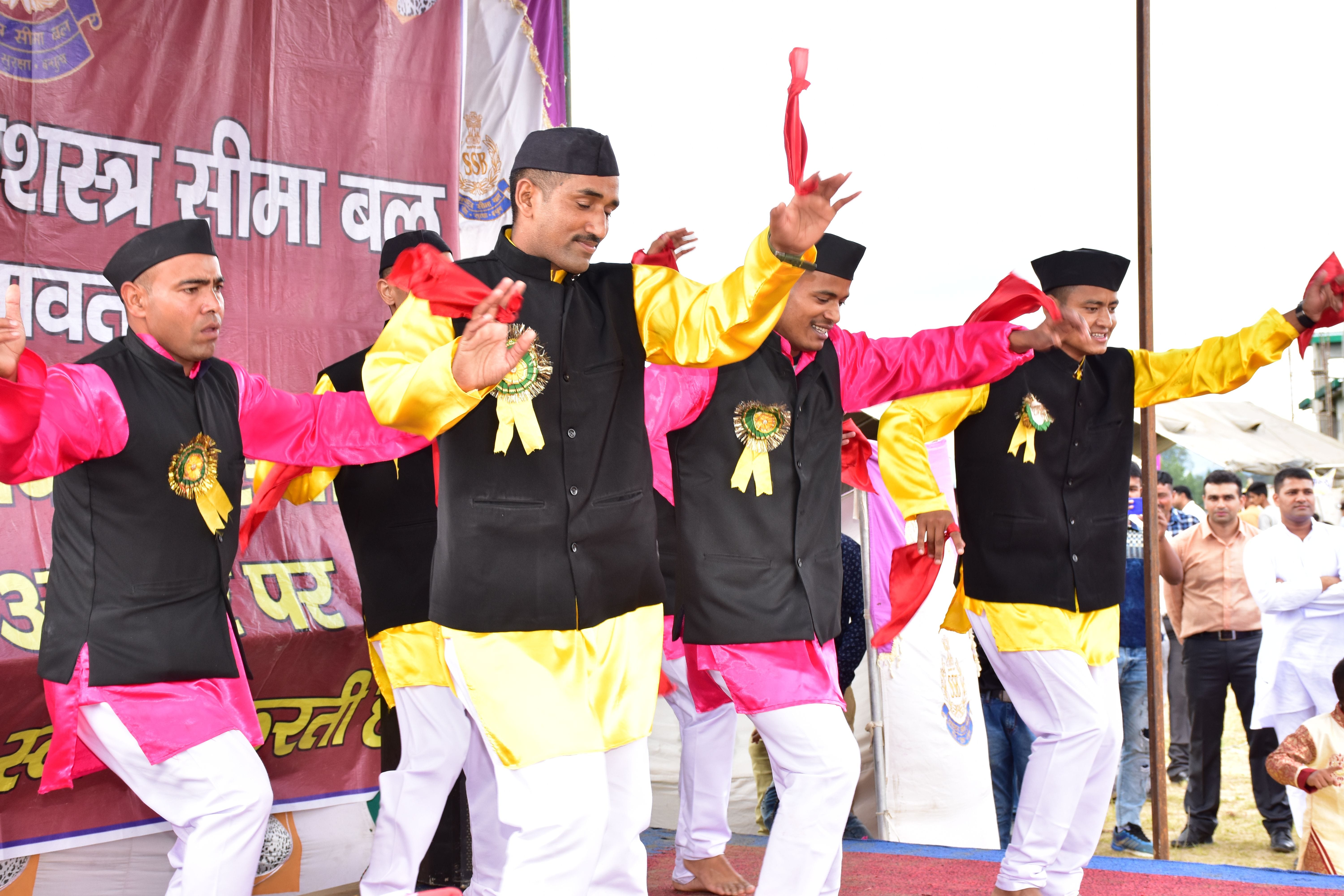 सएसबी की स्थापना दिवस पर चंपावत में सांस्कृतिक कार्यक्रम पेश करते एसएसबी जवान। सएसबी की स्थापना दिवस पर चंपावत में सांस्कृतिक कार्यक्रम पेश करते एसएसबी जवान।