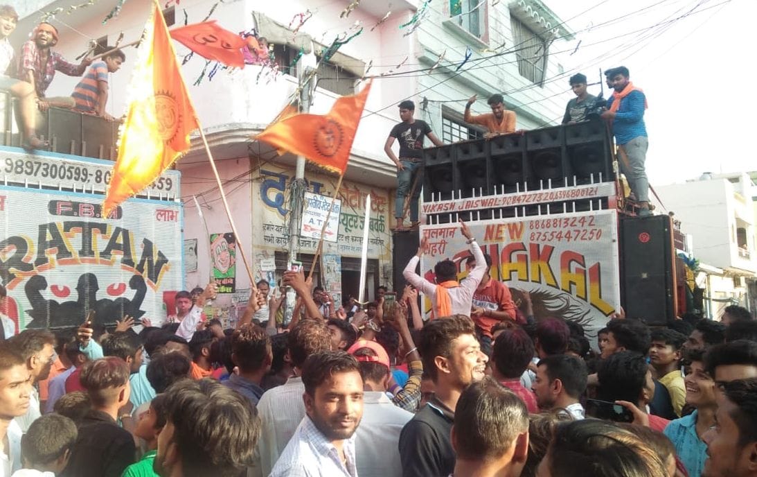 सरधना नगर में बैंड बाजा के साथ निकाली गई गणेश चतुर्थी के मौके पर भव्य शोभा यात्रा सरधना नगर में बैंड बाजा के साथ निकाली गई गणेश चतुर्थी के मौके पर भव्य शोभा यात्रा