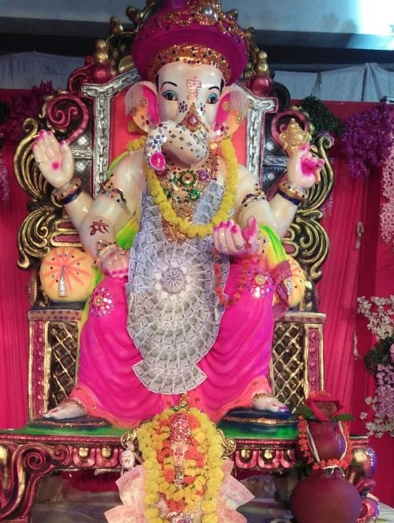 सरधना में गणपति महोत्सव में मंगलवार को महाआरती की गई। सरधना में गणपति महोत्सव में मंगलवार को महाआरती की गई।