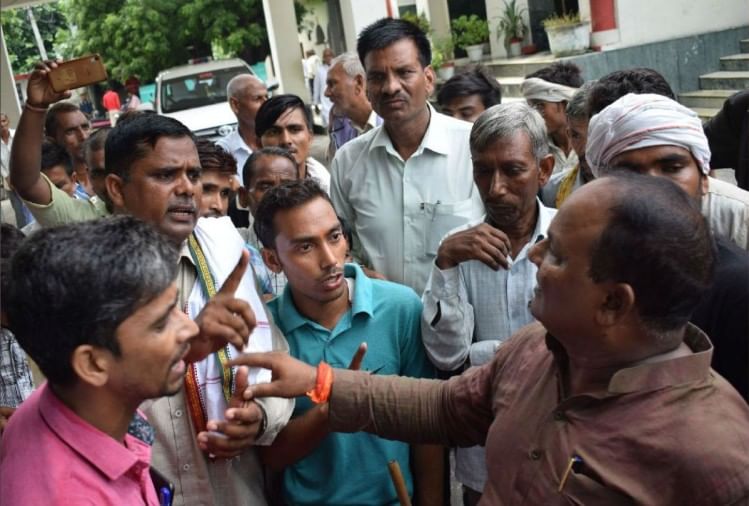 à¤à¤²à¥à¤à¥à¤à¥à¤°à¥à¤ à¤®à¥à¤ à¤¸à¤ªà¤¾ à¤µà¤¿à¤§à¤¾à¤¯à¤ à¤¸à¥ à¤­à¤¿à¤¡à¤¼à¥ à¤à¥à¤°à¤¾à¤®à¥à¤£