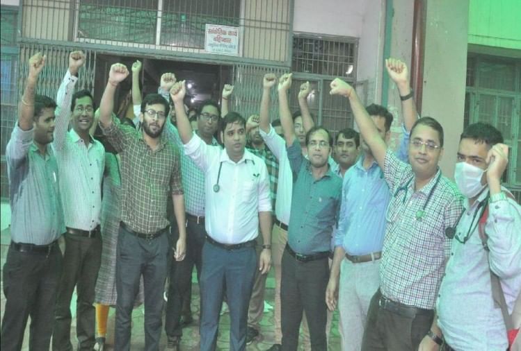 à¤ªà¥à¤°à¤¦à¤°à¥à¤¶à¤¨ à¤à¤°à¤¤à¥ à¤à¥à¤¨à¤¿à¤¯à¤° à¤¡à¤¾à¤à¥à¤à¤°à¥à¤¸