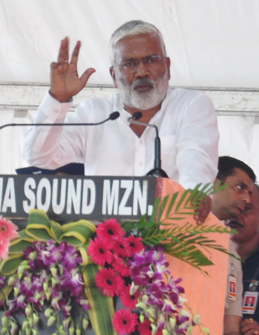 गंगोह में नवीन मंडी स्थल पर जनसभा को संबोधित करते प्रदेश अध्यक्ष स्वतंत्र देव सिंह गंगोह में नवीन मंडी स्थल पर जनसभा को संबोधित करते प्रदेश अध्यक्ष स्वतंत्र देव सिंह