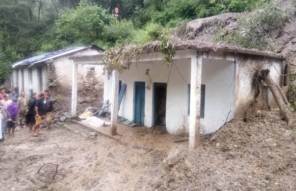 नानी के टिम्टिया में इसी मकान में मलबा घुसने से हुई राम सिंह की मृत्यु। अमर उजाला नानी के टिम्टिया में इसी मकान में मलबा घुसने से हुई राम सिंह की मृत्यु। अमर उजाला
