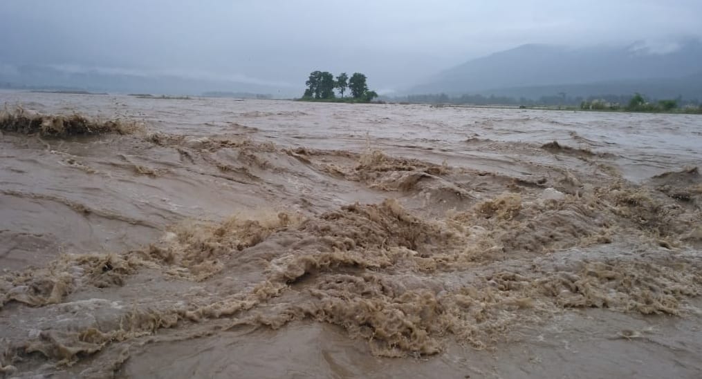 टनकपुर में ऊफनाई शारदा।