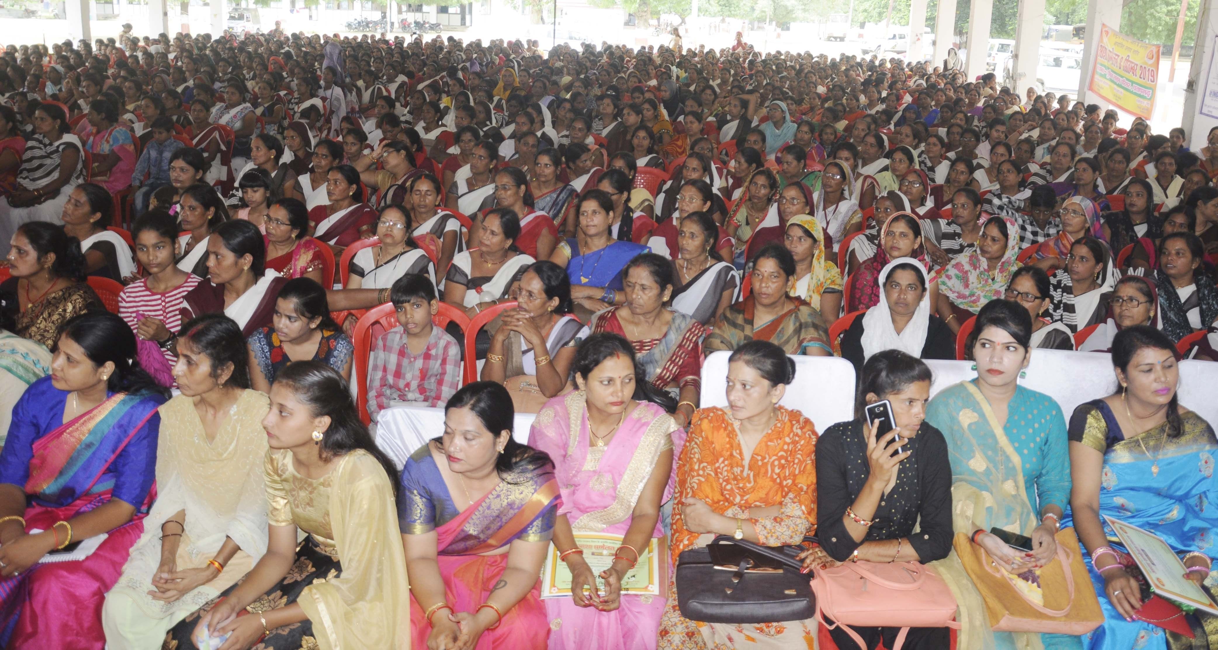 पुलिस लाइन में आयोजित आशा सम्मेलन में जुटी आशा बहुएं। पुलिस लाइन में आयोजित आशा सम्मेलन में जुटी आशा बहुएं।