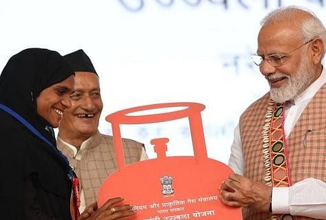 उज्ज्वला योजना की आठ करोड़वीं लाभार्थी नया गैस कनेक्शन मिलने पर पकाएगी बिरयानी 80 Millionth Woman To Get Ujjwala Gas Connection To Throw Biryani Feast