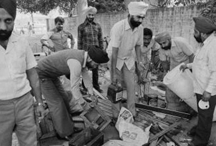 1984 सिख दंगों के 35 साल बाद कमलनाथ की बढ़ेंगी मुश्किलें, एसआईटी दोबारा करेगी जांच 1984 में इंदिरा गांधी की हत्या के बाद दिल्ली में दंगे भड़क गए थे