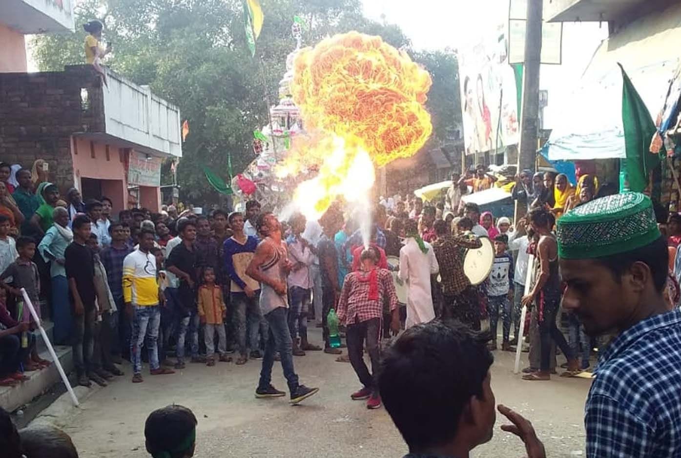 लालगंज में मोहर्रम पर निकला ताजिया का जुलूस। लालगंज में मोहर्रम पर निकला ताजिया का जुलूस।