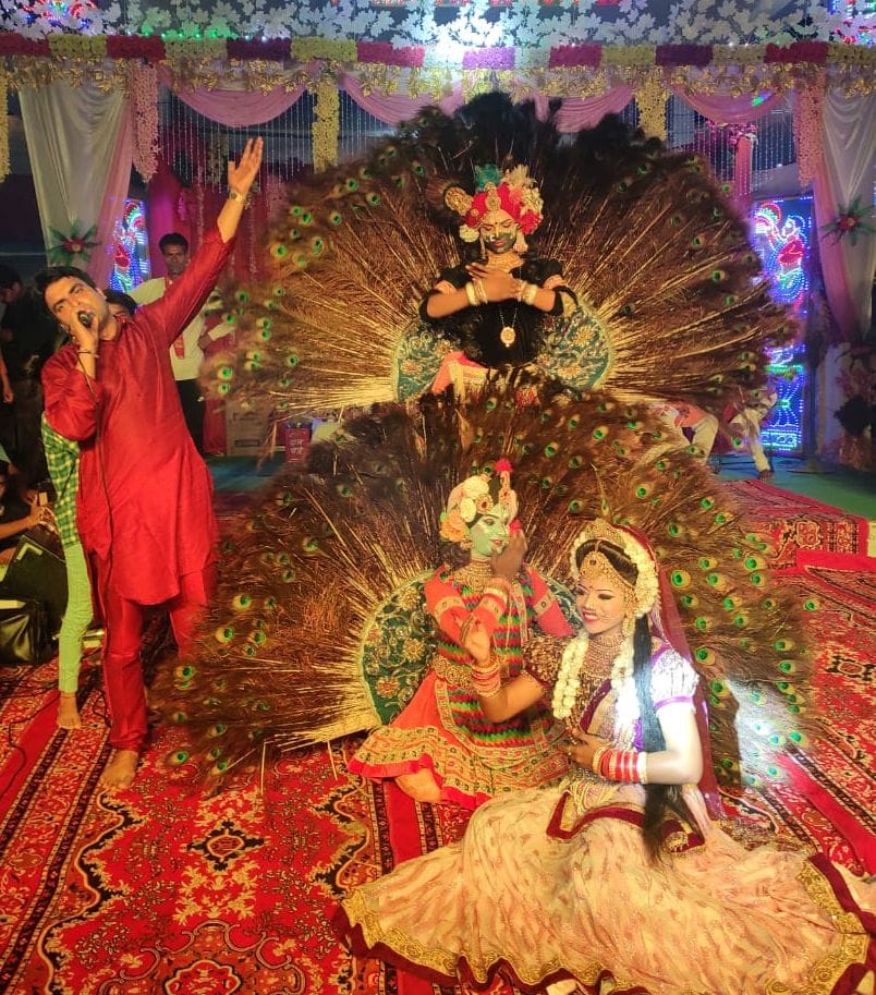 सरधना स्थित रामलीला मैदान में गणेश महोत्सव कार्यक्रम में नृत्य प्रस्तुति करते कलाकार। सरधना स्थित रामलीला मैदान में गणेश महोत्सव कार्यक्रम में नृत्य प्रस्तुति करते कलाकार।