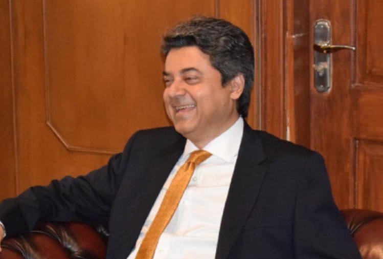 पाकिस्तान के कानून मंत्री डॉ. फरोग नसीम