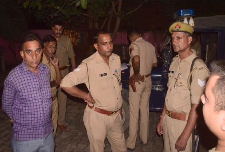 à¤®à¥à¤°à¤  à¤à¥ à¤à¤¸ à¤µà¤¿à¤¶à¥à¤µà¤µà¤¿à¤¦à¥à¤¯à¤¾à¤²à¤¯ à¤à¥ à¤à¤§à¥à¤à¥à¤·à¤ à¤à¥ à¤¹à¤¤à¥à¤¯à¤¾, 5 à¤à¤°à¥à¤ªà¥ à¤à¤¿à¤°à¤«à¥à¤¤à¤¾à¤°