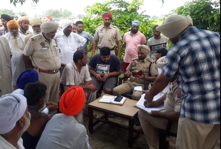 लव मैरिज से खफा भाई ने बहन को पति समेत किया अगवा, कार से कुचला फिर गोलियों से भून डाला कार्रवाई करती पुलिस