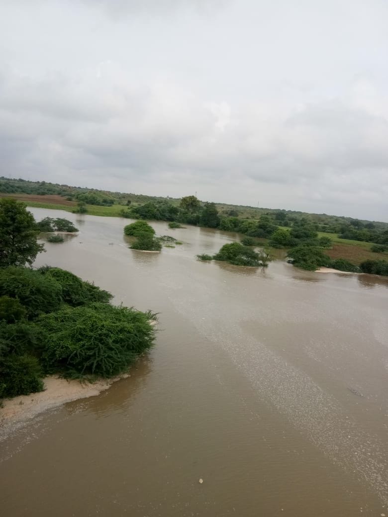 मुहाना बेतवा में बहता पानी