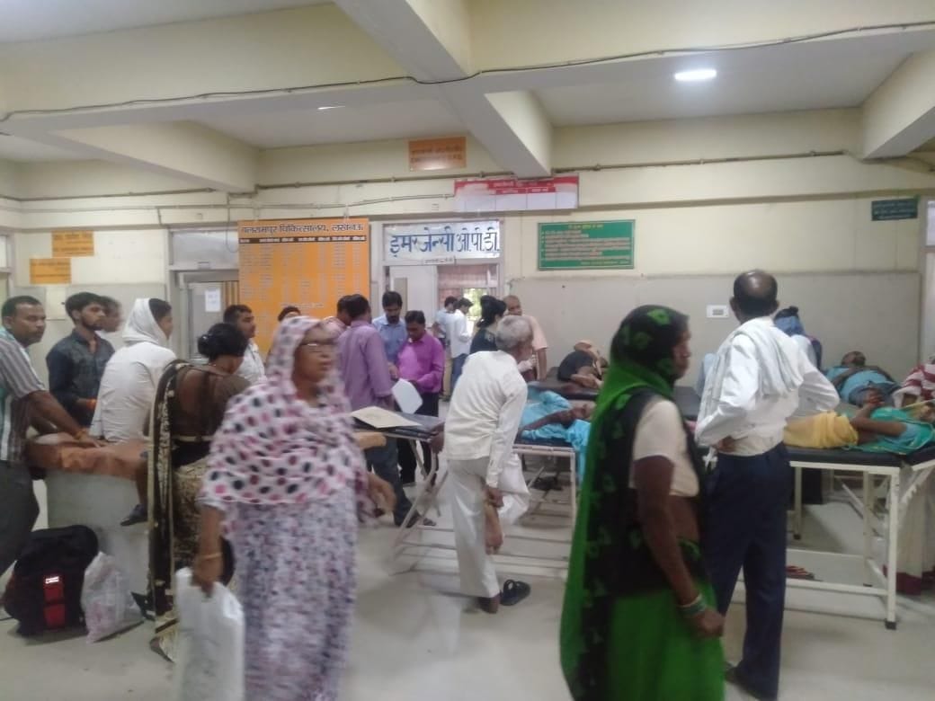 बलरामपुर अस्पताल में इमरजेंसी फूल