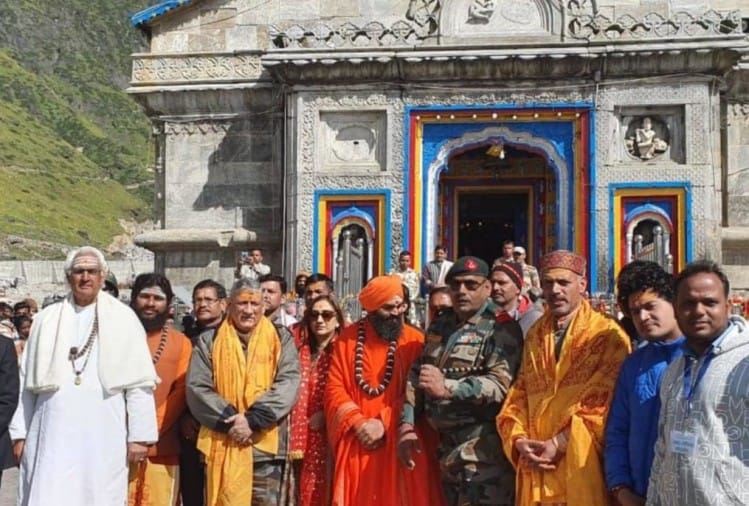 Army Chief General Bipin Rawat reach Kedarnath dham with his wife