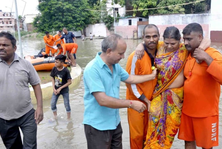à¤ªà¥à¤°à¤¯à¤¾à¤à¤°à¤¾à¤ à¤®à¥à¤ à¤¬à¤¾à¤¢à¤¼