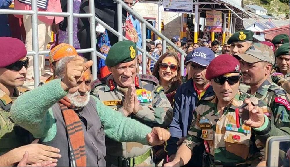Army Chief General Bipin Rawat Village Family Happy After Become First Cds  Of India - जनरल बिपिन रावत के सीडीएस बनने पर उत्तराखंड में खुशी का माहौल, पैतृक  गांव में एक जनवरी