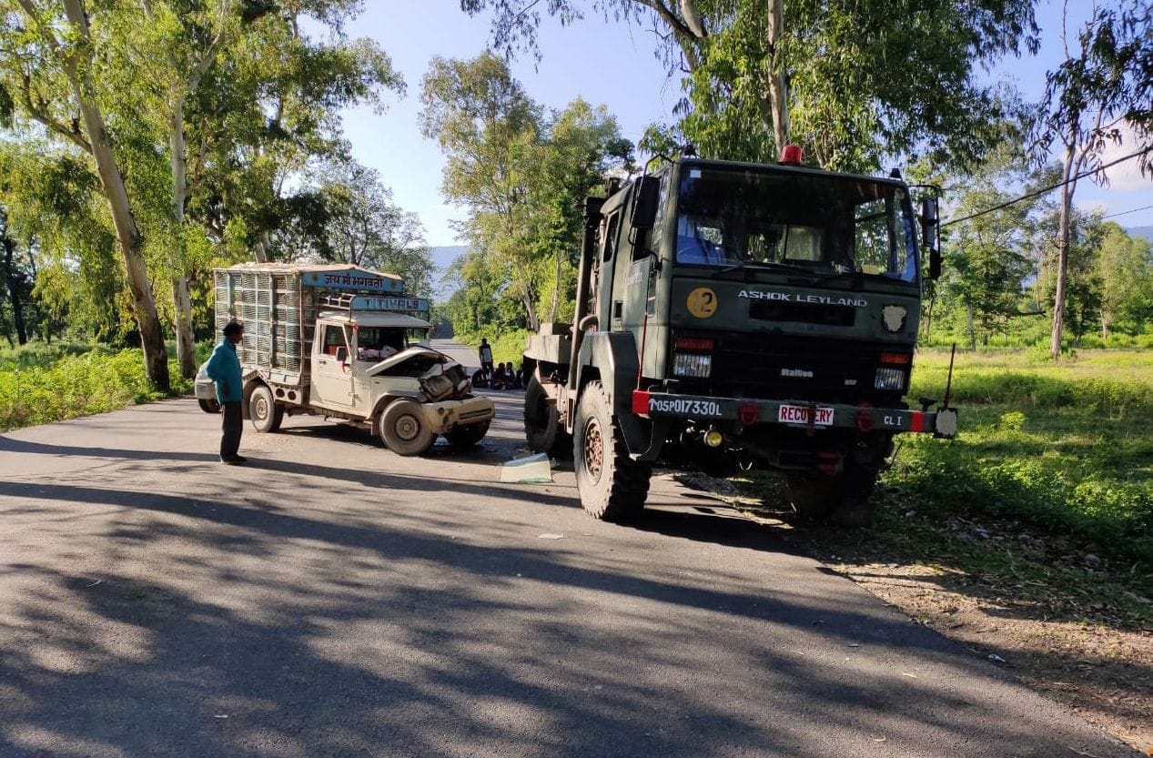 टनकपुर-चंपावत मार्ग में ककरालीगेट के पास सेना के रिकवरी वाहन से टकराया पिकअप वाहन। टनकपुर-चंपावत मार्ग में ककरालीगेट के पास सेना के रिकवरी वाहन से टकराया पिकअप वाहन।