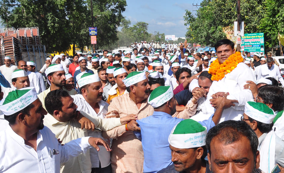कमिश्नर कार्यालय पर प्रदर्शन करने जाते भाकियू (तोमर) के कार्यकर्ता एवं किसान