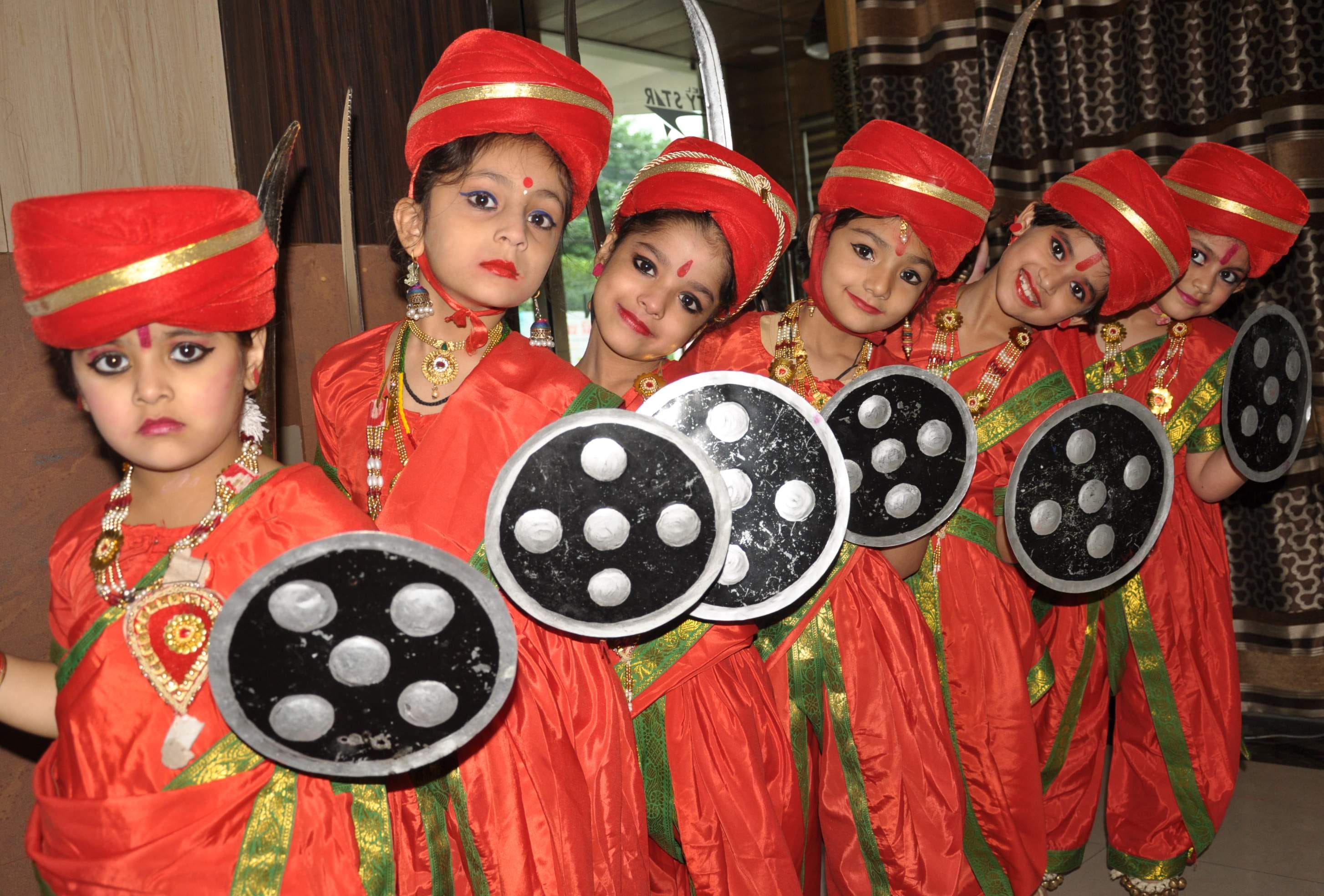 सुभाष रोड स्थित एक होटल में उत्तरांचल महिला एसोसिएशन द्वारा आयोजित 'मेरी लाडली'कार्यक्रम में प? सुभाष रोड स्थित एक होटल में उत्तरांचल महिला एसोसिएशन द्वारा आयोजित 'मेरी लाडली'कार्यक्रम में प?
