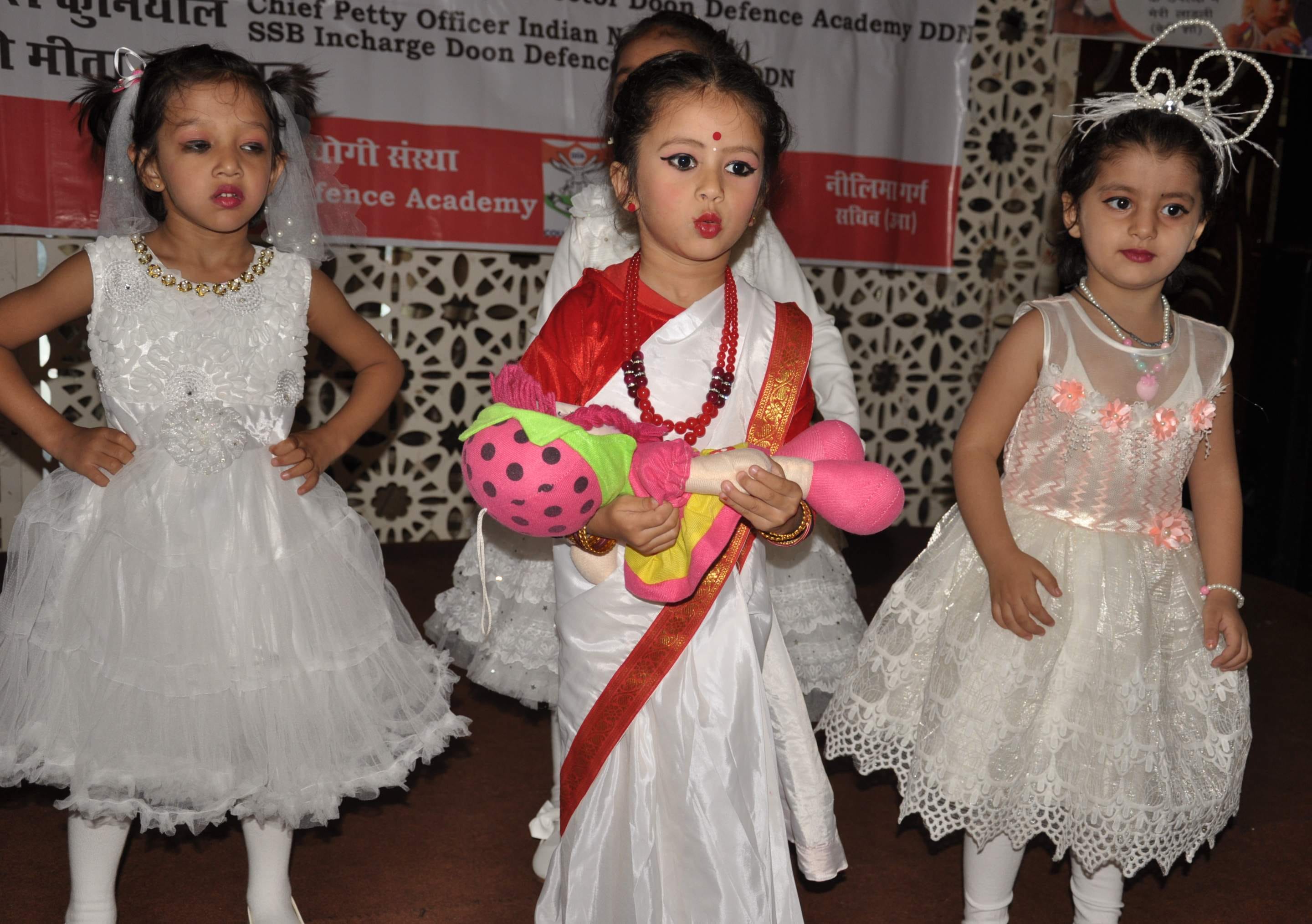 सुभाष रोड स्थित एक होटल में उत्तरांचल महिला एसोसिएशन द्वारा आयोजित 'मेरी लाडली'कार्यक्रम में प? सुभाष रोड स्थित एक होटल में उत्तरांचल महिला एसोसिएशन द्वारा आयोजित 'मेरी लाडली'कार्यक्रम में प?