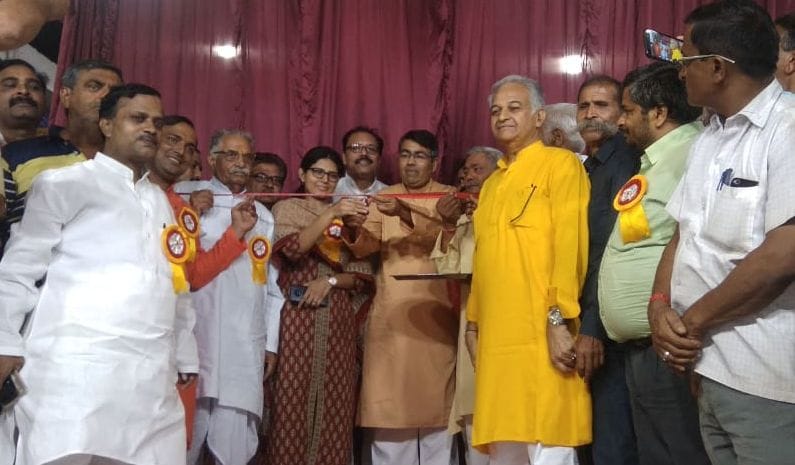सरधना में रामलीला का उद्घाटन करते सीडीओ ईशा दुहन, भाजपा के क्षेत्रीय अध्यक्ष अश्विनी त्यागी एवं ? सरधना में रामलीला का उद्घाटन करते सीडीओ ईशा दुहन, भाजपा के क्षेत्रीय अध्यक्ष अश्विनी त्यागी एवं ?