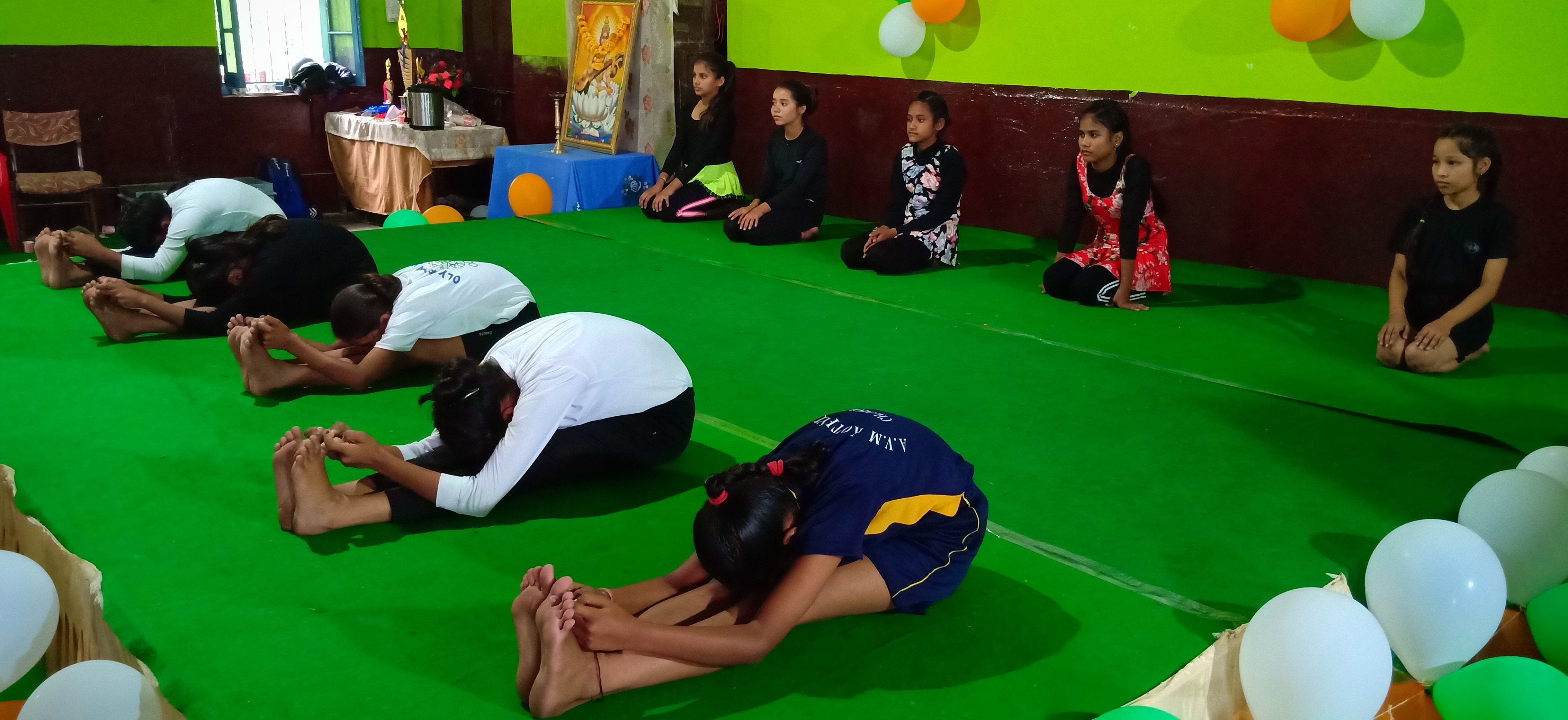 अल्मोड़ा में प्रदेश स्तरीय योगा प्रतियोगिता में भागीदारी करते प्रतिभागी। अल्मोड़ा में प्रदेश स्तरीय योगा प्रतियोगिता में भागीदारी करते प्रतिभागी।