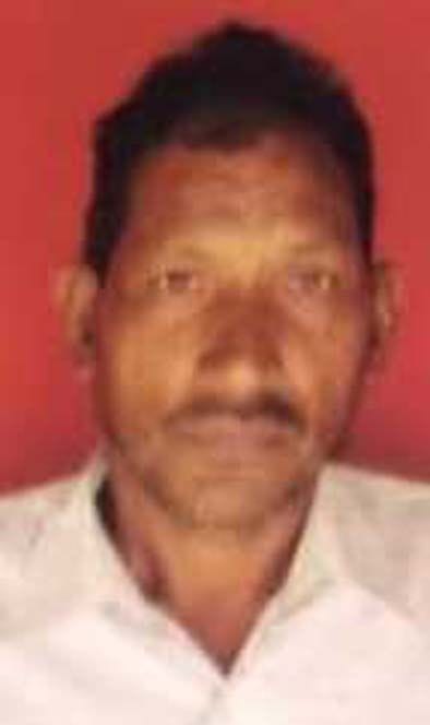 गैस सिलिंडर फटने से जख्मी सिमलखेत गांव के सोबन सिंह।
