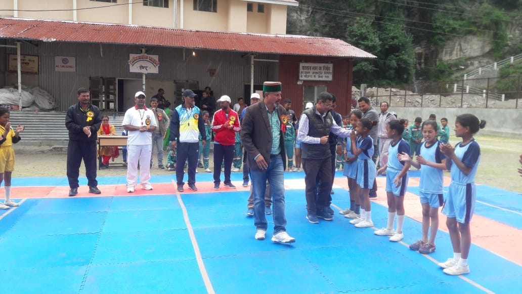 राजकीय प्राथमिक पाठशाला छोल्तू खेल मैदान में प्राथमिक स्कूलों की खेलकूद प्रतियोगिता के दौरान म राजकीय प्राथमिक पाठशाला छोल्तू खेल मैदान में प्राथमिक स्कूलों की खेलकूद प्रतियोगिता के दौरान म