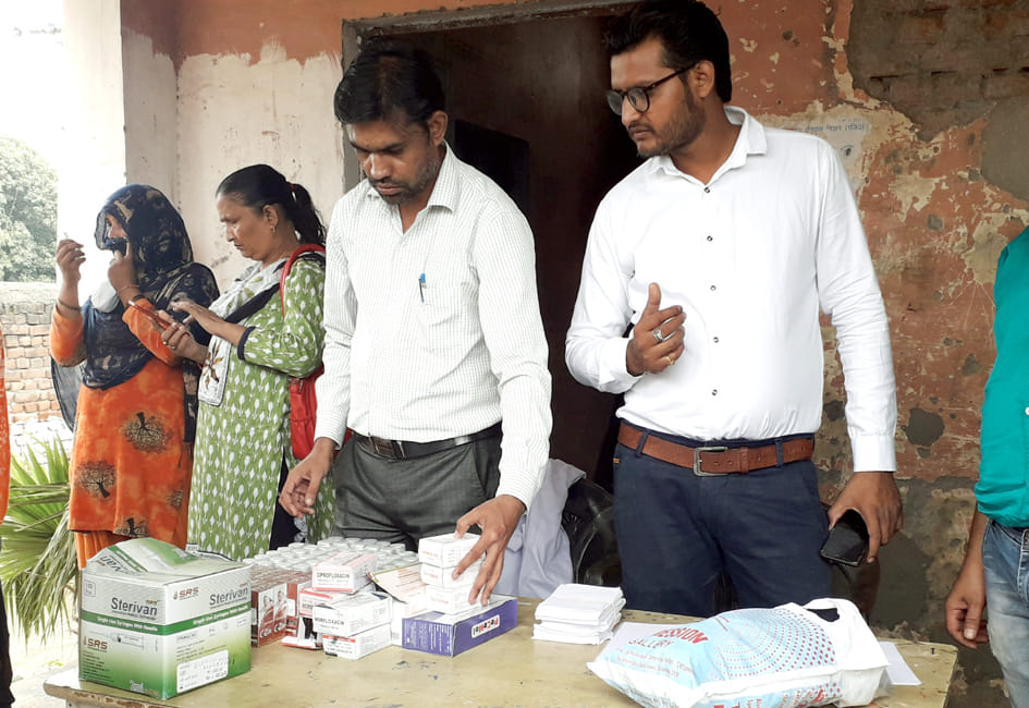 चकदेवली में जिला अस्पताल के द्वारा लगाया गया मेडिकल कैंप चकदेवली में जिला अस्पताल के द्वारा लगाया गया मेडिकल कैंप