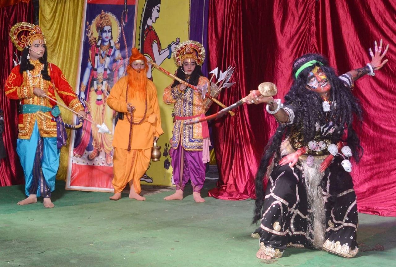 नंदादेवी में हुई रामलीला में ताड़िका वध का दृश्य।