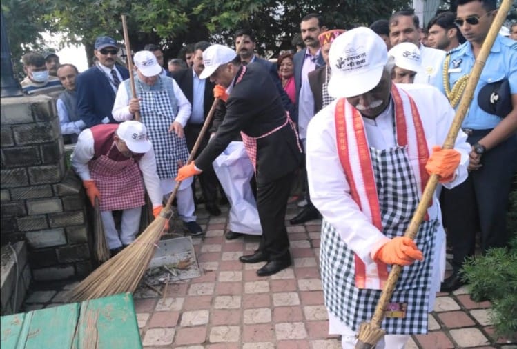 Governor and CM participated in Cleanliness campaign on Gandhi Jayanti in shimlal