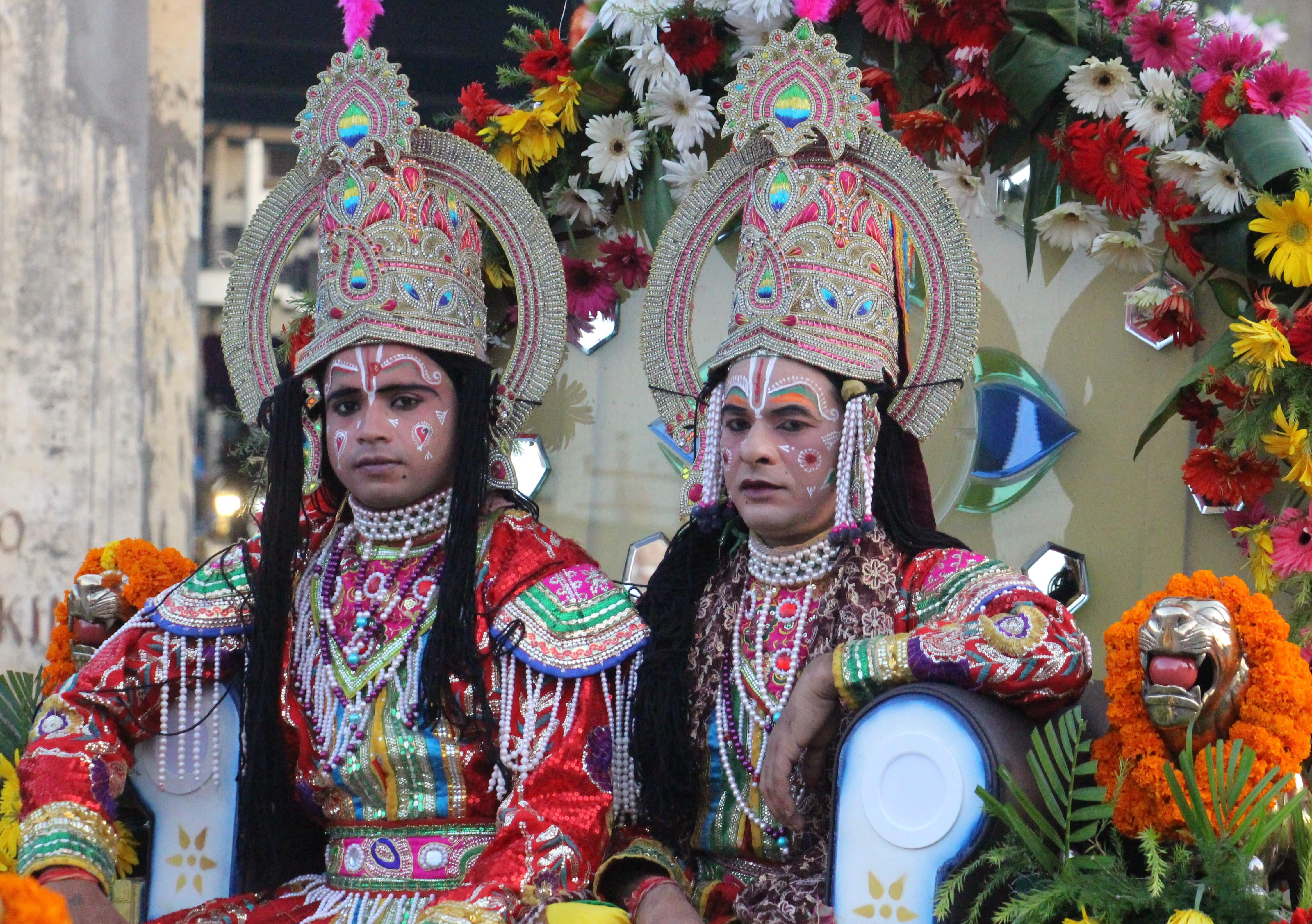 सहारनपुर रोड स्थित शिवाजी धर्मशाला से श्री रामलीला कला समिति की ओर से निकाली गई राम बारात में शाम सहारनपुर रोड स्थित शिवाजी धर्मशाला से श्री रामलीला कला समिति की ओर से निकाली गई राम बारात में शाम