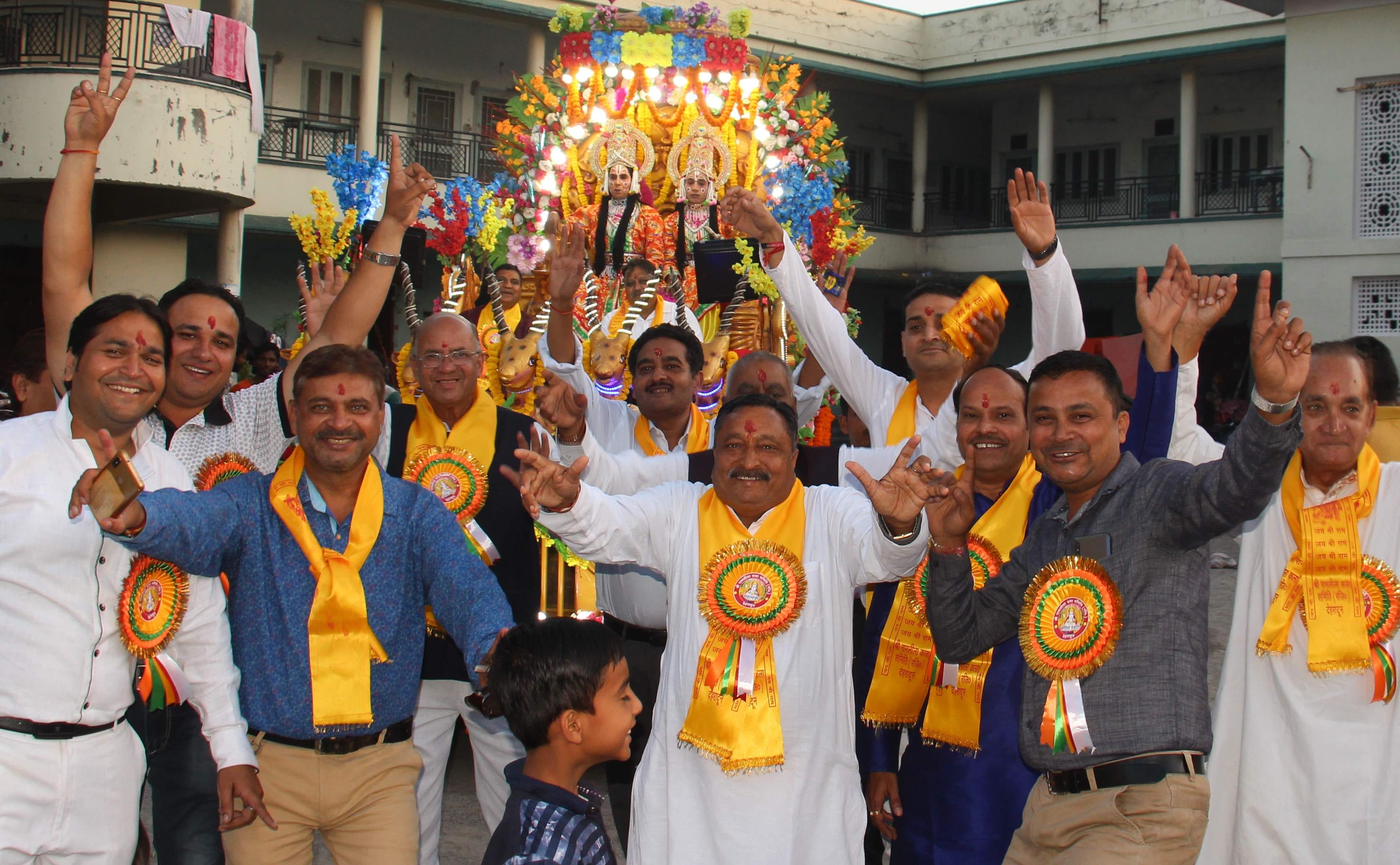सहारनपुर रोड स्थित शिवाजी धर्मशाला से श्री रामलीला कला समिति की ओर से निकाली गई राम बारात में नाच सहारनपुर रोड स्थित शिवाजी धर्मशाला से श्री रामलीला कला समिति की ओर से निकाली गई राम बारात में नाच