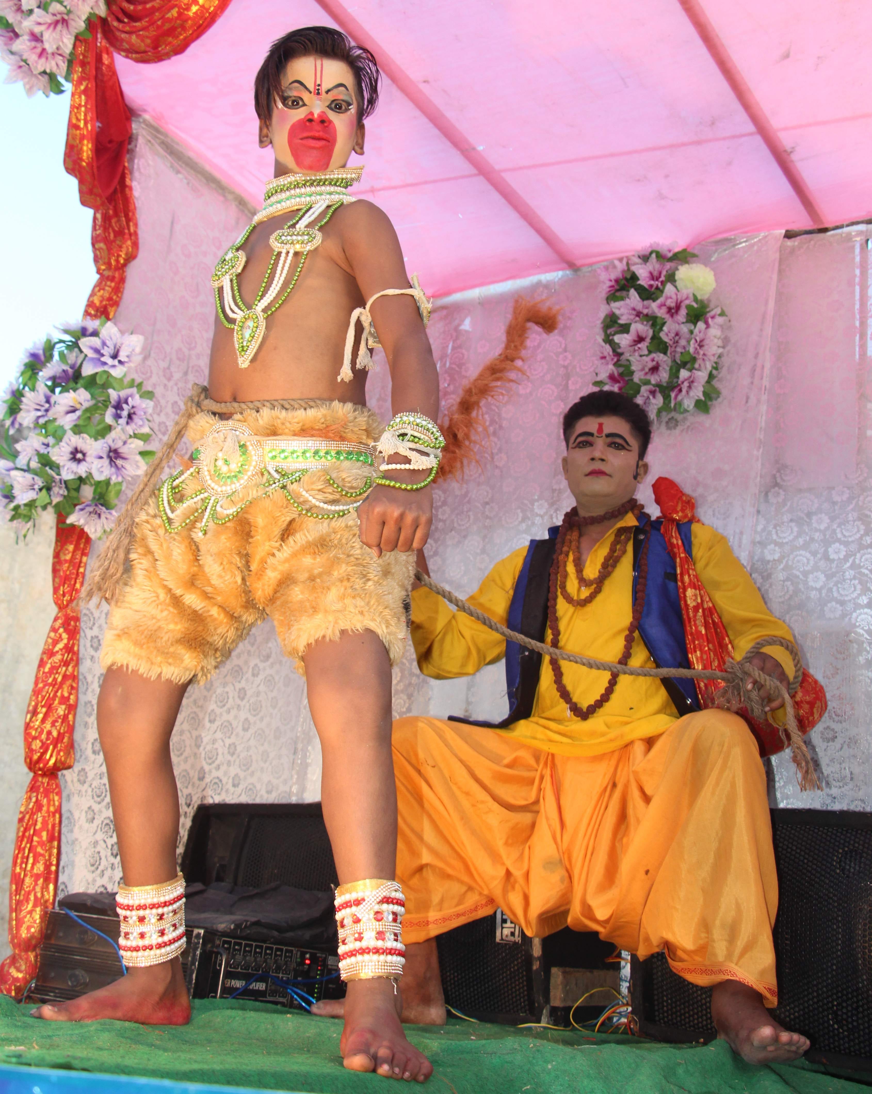 सहारनपुर रोड स्थित शिवाजी धर्मशाला से श्री रामलीला कला समिति की ओर से निकाली गई राम बारात में शाम सहारनपुर रोड स्थित शिवाजी धर्मशाला से श्री रामलीला कला समिति की ओर से निकाली गई राम बारात में शाम